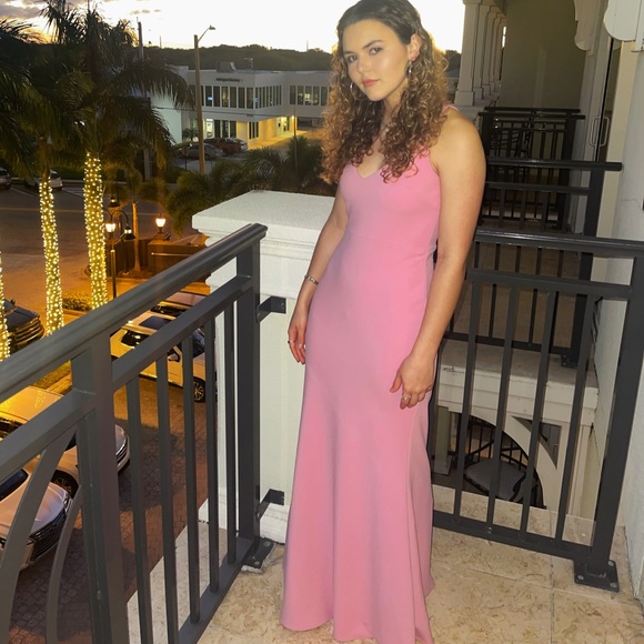 Long light pink gown. Zips from the back with adjustable straps. - Picture 7 of 7